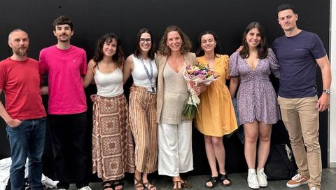 De izquierda a derecha, Marcos Glasscock (residente de primer a�o), Miguel Silva (R2), Silvia berm�dez (R3), Ux�a Varela (R2), Elena Fern�ndez (adjunta del servicio de Psiquiatr�a), Mercedes Anaya (R3), Luc�a Rico (R1) y Mart�n R. Botana (R4).