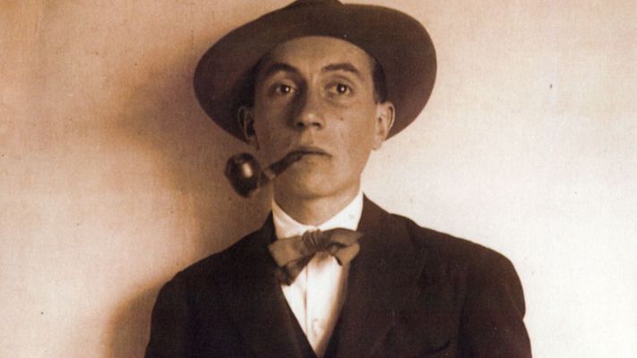 O poeta-mari�o Manuel Antonio, autor do poemario �De catro a catro� (N�s, 1928), e estrela da Xeraci�n de 1925, a vangarda galega.