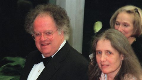 James Levine junto a su mujer Helen, en una imagen de archivo