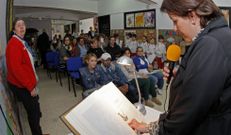 Padres, profesores y j�venes recitaron diversos pasajes. 