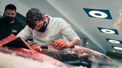 Pelayo de blanco y haciendo el ronqueo y Luis Plazas, en segundo t�rmino, de negro