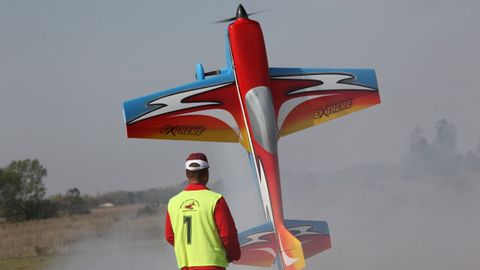 Festival de aeromodelismo en las instalaciones del club A Pombiña, en Pedroso, Narón