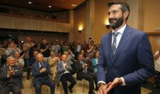 Varela acude a tomar posesi�n ante la mirada de cinco de sus seis predecesores; el sexto, Fole, se sentaba en la bancada popular. 