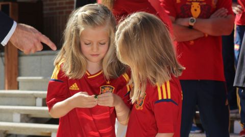 Las infantas Leonor y Sofa, en la recepcin en Zarzuela a la seleccin espaola de ftbol tras su victoria en la Eurocopa 2012