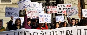 Manifiestaci�n de erasmus espa�oles en Budapest cuando, en noviembre pasado, se anunci� recortes en el programa.