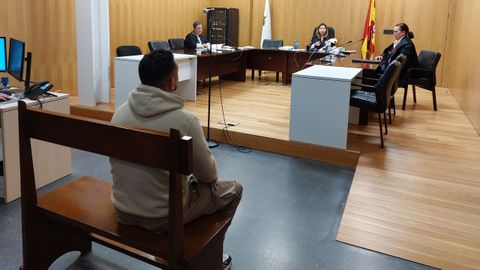 El acusado de matar al animal, durante el juicio