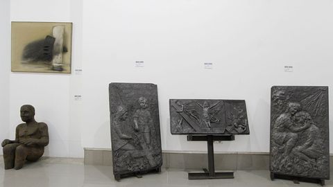 Detalle de una de las salas en la exposici�n en Vilagarc�a de la colecci�n de Funciones Rey