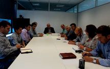 Mesa de los representantes sectoriales que trabajaron ayer en Pontevedra en el problema del jabal�.