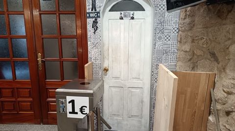 Torno de un local, junto a los ba�os, y que ahora est� desactivado