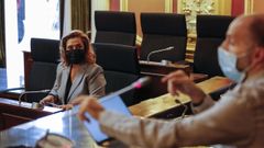 Flora Moure y Gonzalo P�rez J�come, en la reuni�n celebrada este lunes.