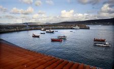 El puerto de Laxe ha quedado pr�cticamente vac�o tras la marcha de la mayor parte de los barcos.