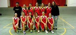 Plantilla del Mercedarias con Miguel Niebla y Ariana Charl�n, sus entrenadores.