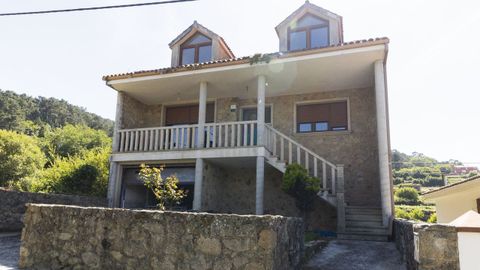 La vivienda se ubica junto a la carretera que une Fisterra con O Cabo.