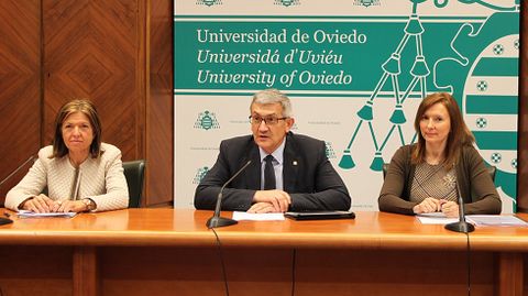 El rector, Santiago Garc�a Granda, entre las vicerrectoras de Estudiantes, Elisa Migu�lez; y la de Acci�n Transversal y Cooperaci�n, Eugenia Su�rez Serrano.El rector, Santiago Garc�a Granda, entre las vicerrectoras de Estudiantes, Elisa Migu�lez; y la de Acci�n Transversal y Cooperaci�n, Eugenia Su�rez Serrano