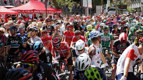 Salida de la Vuelta Ciclista a Espaa en el parque San Lzaro de Ourense en el ao 2016.