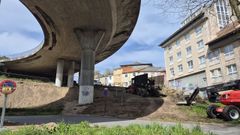 Las m�quinas ya han comenzado con el desbroce y movimiento de tierras a los pies del  escal�xtric  del Chuac, en As Xubias de Abaixo, para su demolici�n.