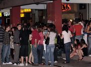 Ambiente nocturno en la calle Duquesa de Alba, en una imagen de archivo. 