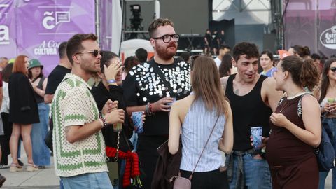 Pese a que llovi�, el p�blico se mantuvo en el recinto del Morri�a.