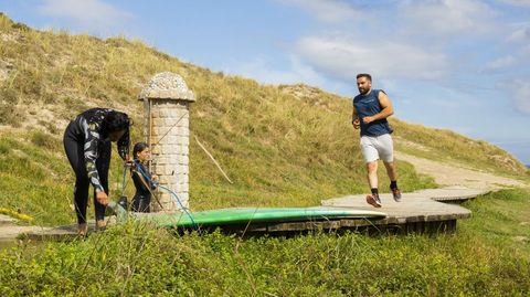 Entre Malpica y Santo Hadrin hay una hermosa ruta que se presta para caminar o hacer ejercicio