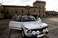 Los ganadores del Rali do Albari�o, Mar Gonz�lez y Suso M�guez, ayer en Cambados.