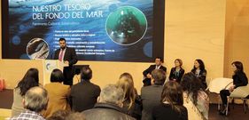 San Claudio, durante su extensa intervencin para presentar el proyecto de los naufragios. 