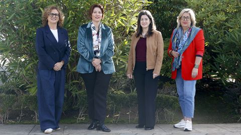 Mara Jos Pereira, Susana Rey, Susana Miras y Marta Pieiro, en las instalaciones de la central de La Voz de Galicia