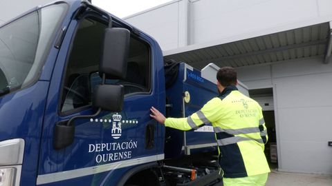 Maquinaria del servicio de recogida de basura de la Diputacin de Ourense.