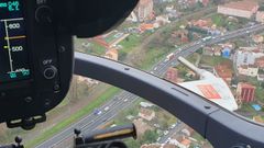 Un helic�ptero policial apoya los controles para blindar el cierre perimetral de Vigo por el covid