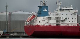 El �Sequoia� se convirti� ayer en el tercer buque que descarga simult�neamente en Vilagarc�a. 