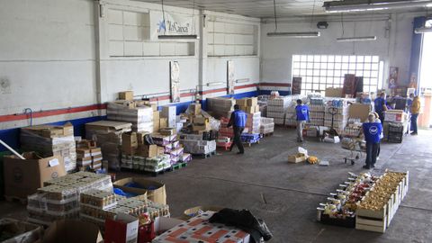 Colas en el banco de alimentos de Lugo