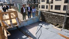 Instalan un nuevo pavimento en el adarve de la Muralla de Lugo, en la zona de la R�a do Moucho