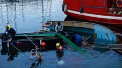 Hundimiento de un pesquero amarrado en la Marina