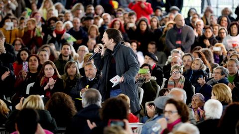 El secretario general de Podemos y candidato a la Presidencia del Gobierno, Pablo Iglesias, durante el acto celebrado en el polideportivo La Camocha de Gijn.