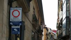 Se�al de tr�fico en el centro de Oviedo