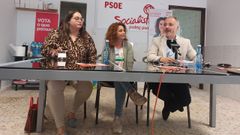 La secretaria local del PSOE, Sheila Ferreiras, la candidata a la alcald�a en VIlanova, Mar�a Jos� Vales, y el secretario xeral del PSdeG en Pontevedra, David Regades, anunciaron las acciones judiciales contra Gonzalo Dur�n