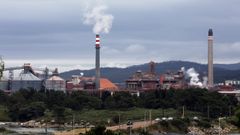 Vista de la fbrica de Alcoa desde Mors