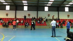 La asamblea vecinal, a la que asisti� el alcalde, se celebr� en el pabell�n de Carballedo