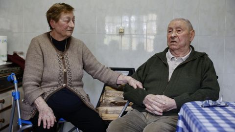 Delia y Jos, vecinos de Cuntis de 87 y 92 aos que viven solos y esperan desde el pasado julio la ayuda de la dependencia