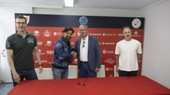 Capel�n, segundo por la derecha