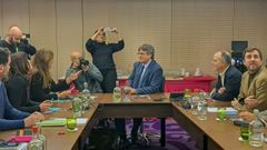 Puigdemont se re�ne con la c�pula de Junts en Bruselas para decidir sobre el pacto con el PSOE