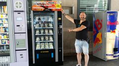 La nueva m�quina expendedora de cachopos en la estaci�n de autobuses de Oviedo.La nueva m�quina expendedora de cachopos en la estaci�n de autobuses de Oviedo