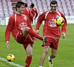 Endurit y Ernesto, en un lance del entrenamiento de ayer celebrado en el �ngel Carro.