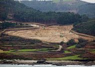 Las m�quinas trabajaban ayer en la construcci�n de las terrazas sobre las que ir� el parador.