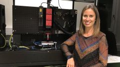 La profesora Maite Flores es la catedr�tica m�s joven de la USC en la actualidad, pertenece al comit� ejecutivo de la Sociedad Europea de �ptica desde el a�o 2020 y es coautora de m�s de 200 art�culos cient�ficos en revistas internacionales y comunicaciones a congresos en el �rea de la Fot�nica.