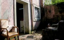 Los ladrones se llevaron esta vez las puertas y las ventanas de alumino del inmueble de A Abeanca.