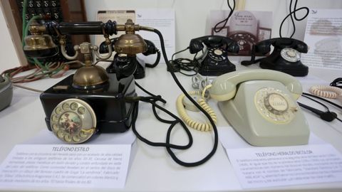 Teléfonos de diferentes épocas continúan expuestos en O Vello Cárcere
