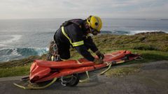 Imagen de archivo de un operativo de rescate llevado a cabo por los bomberos de Arteixo