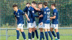 Los jugadores del Vetusta celebran uno de los goles al Guijuelo