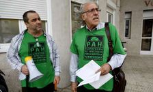 De Francisco, a la derecha, critic� duramente la legislaci�n vigente en materia hipotecaria. 