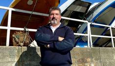 O patr�n maior, Emilio M�ndez, esta semana na rampla do porto de Lorb�.